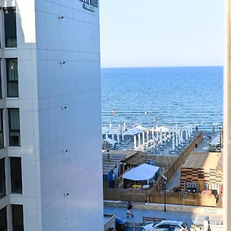 De Poveste Pe Plaja In De Lux